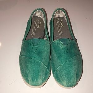 TOMS Classic Canvas Slip-on